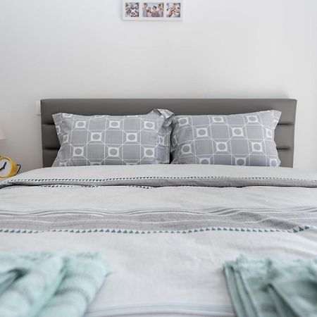 Design Apartment With Swimming Pool Near The Beach เอเธนส์ ภายนอก รูปภาพ