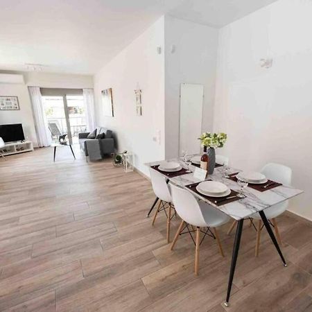 Design Apartment With Swimming Pool Near The Beach เอเธนส์ ภายนอก รูปภาพ