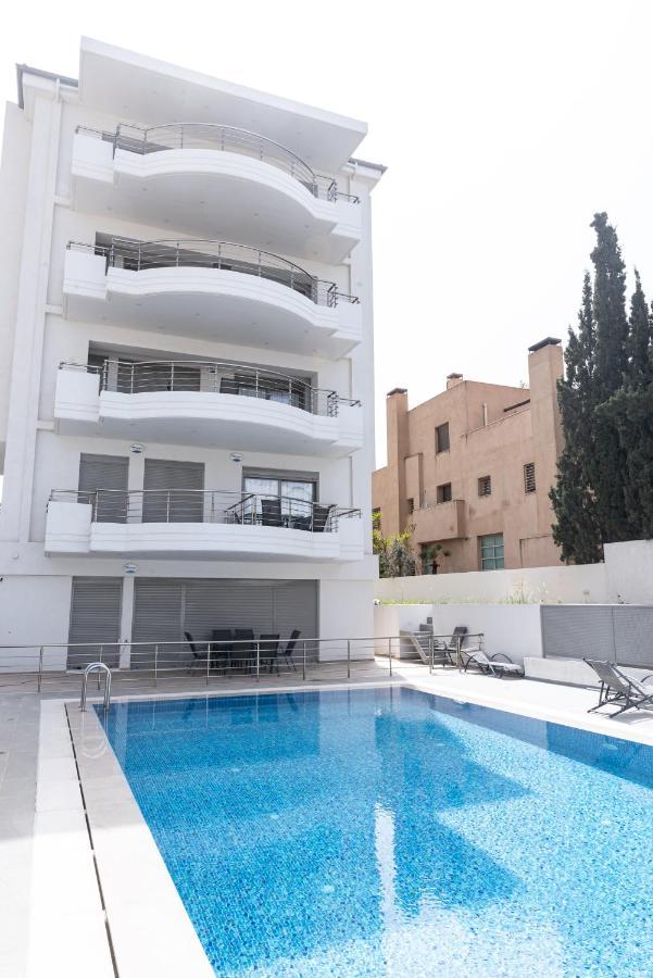Design Apartment With Swimming Pool Near The Beach เอเธนส์ ภายนอก รูปภาพ