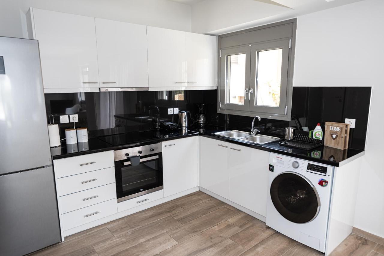 Design Apartment With Swimming Pool Near The Beach เอเธนส์ ภายนอก รูปภาพ