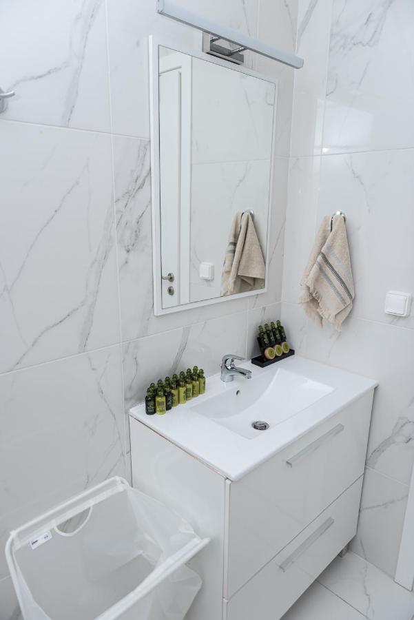 Design Apartment With Swimming Pool Near The Beach เอเธนส์ ภายนอก รูปภาพ